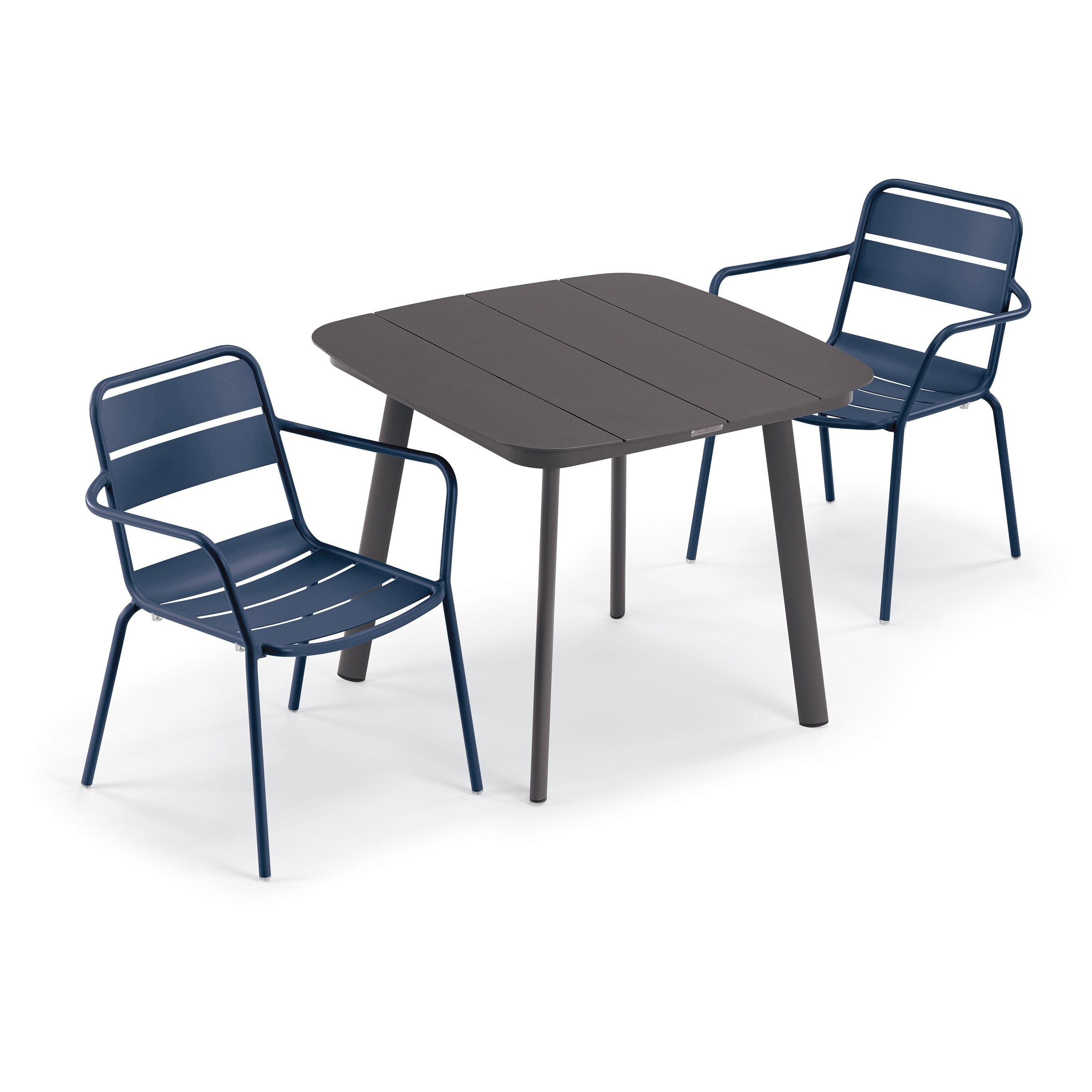 Oxford Garden Eiland 36-inch Carbon Square Dining Table With Kapri Armchairs